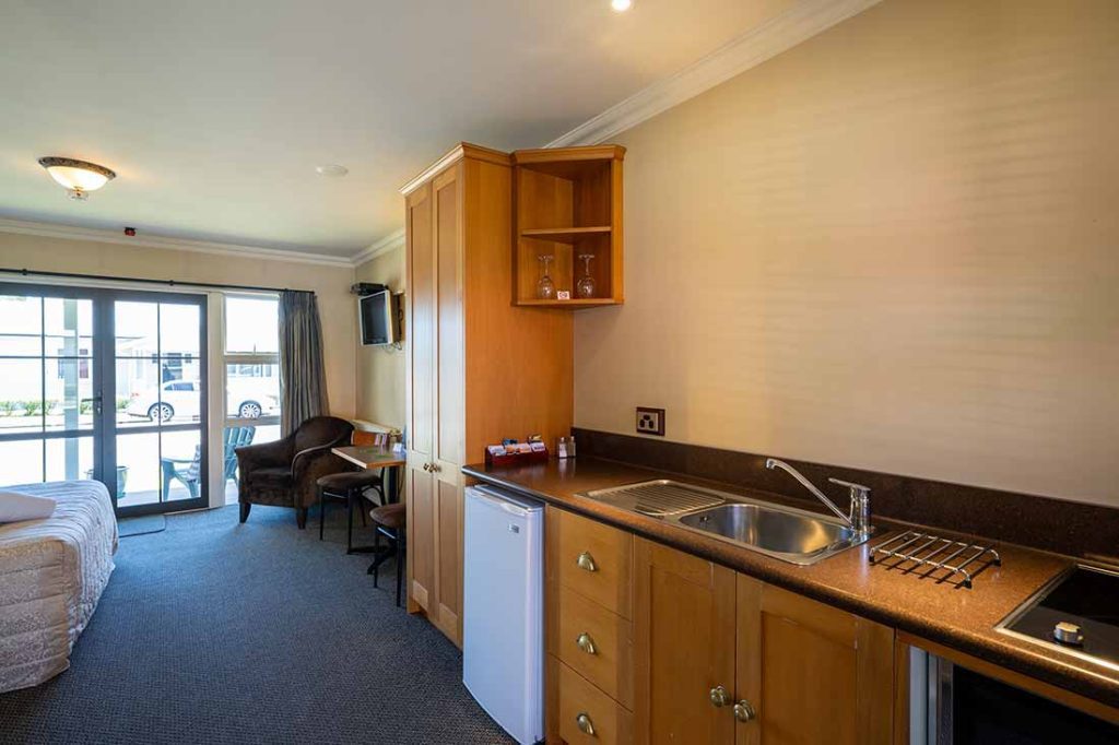 Superior Studio Units Lantern Court Motel