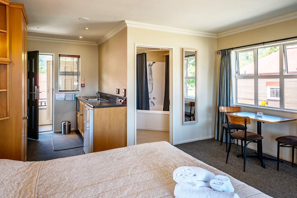 Superior SPA Studio Units Lantern Court Motel